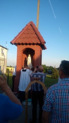 Poświęcenie kapliczki w Koniczynce